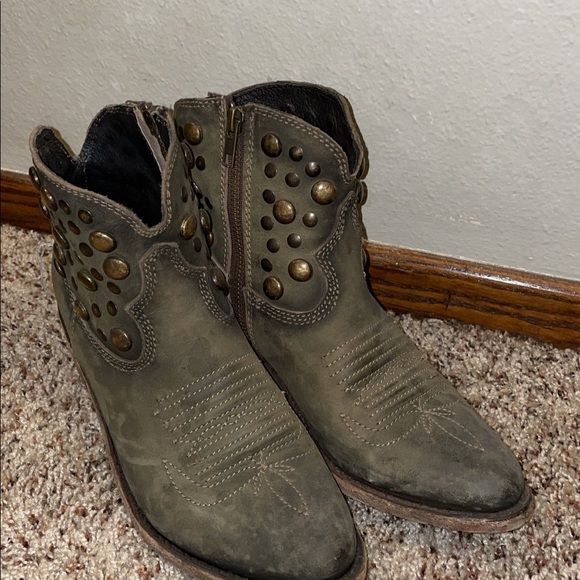 Liberty Black Olive Boots - Picture 3 of 4